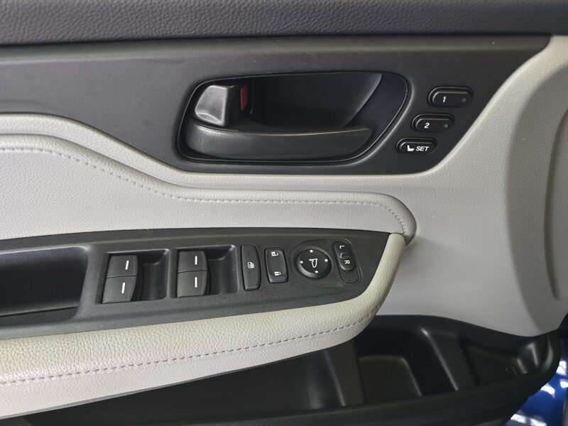 Used 2023 Honda Odyssey EX-L image 17