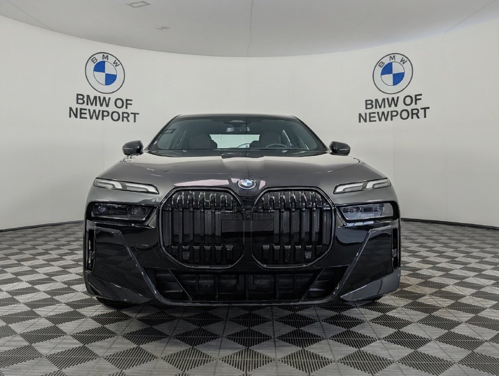 Used 2026 BMW i7 xDrive60 w/ Premium Package AWD/4WD image 4