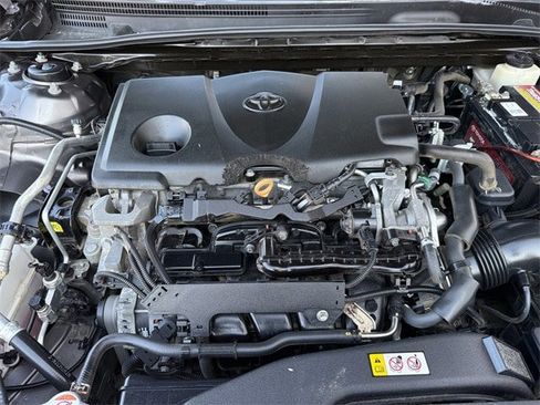 Used 2018 Toyota Camry LE image 30