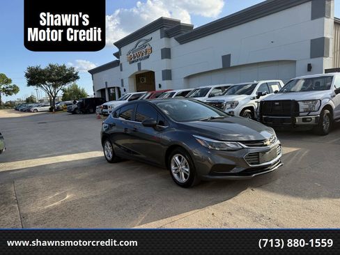 Used 2018 Chevrolet Cruze LT w/ Convenience Package FWD image 1