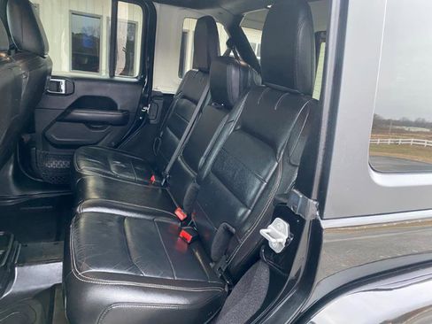 Used 2018 Jeep Wrangler Unlimited Sahara AWD/4WD image 15