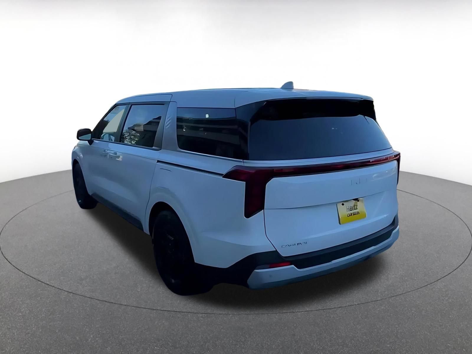 Used 2026 Kia Carnival FWD image 10