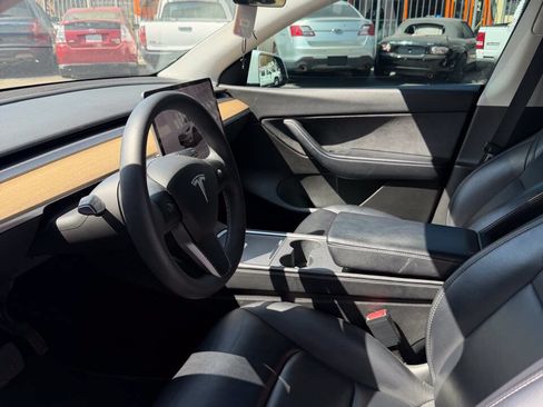 Used 2022 Tesla Model Y Long Range AWD/4WD image 5
