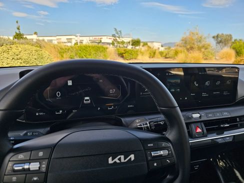 Used 2025 Kia K4 EX FWD image 36
