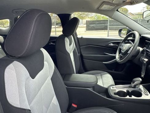 Used 2025 Chevrolet Trax LS FWD image 27