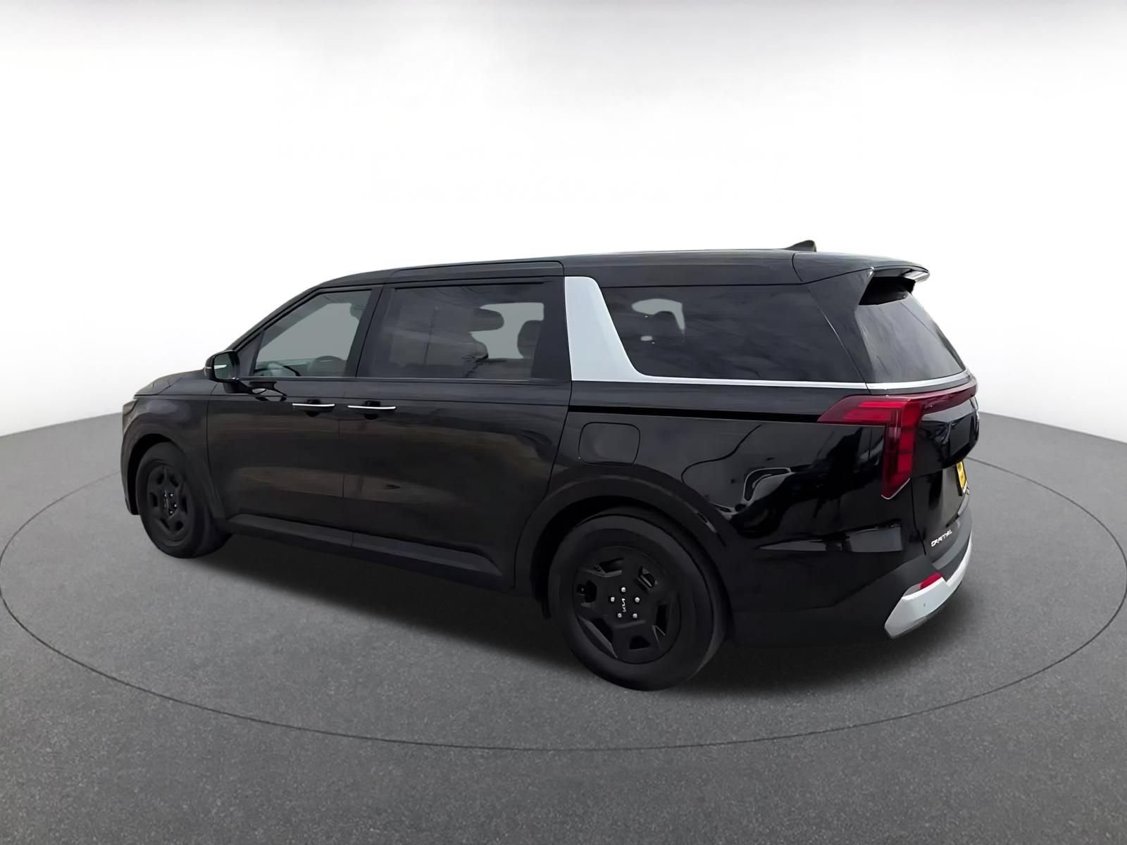 Used 2026 Kia Carnival FWD image 9