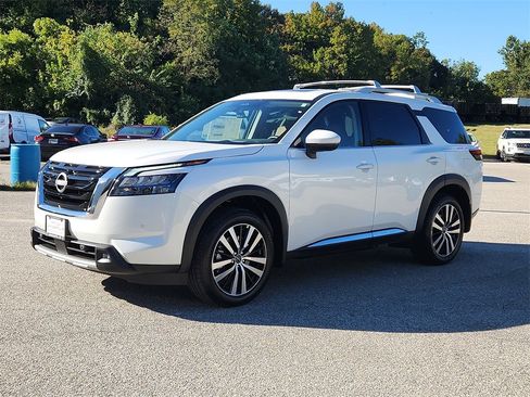 New 2025 Nissan Pathfinder Platinum w/ Cargo Package image 2