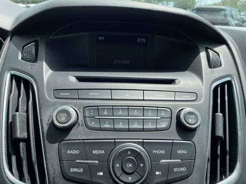 Used 2016 Ford Focus SE w/ Equipment Group 201A FWD image 12