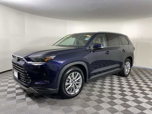 Used 2024 Toyota Grand Highlander AWD image 4