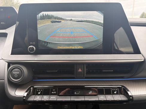 Used 2025 Toyota Prius XLE image 19