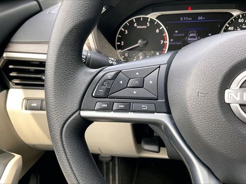 Used 2025 Nissan Altima 2.5 SV FWD image 27