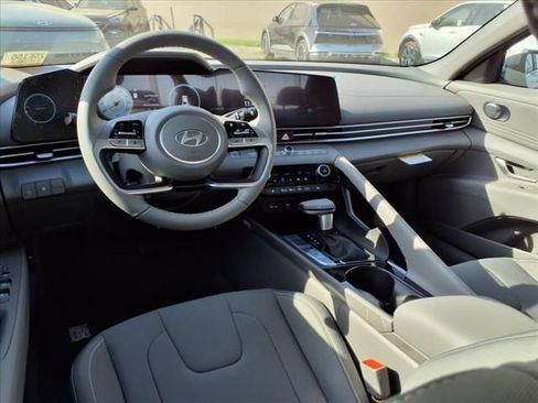 Used 2025 Hyundai Elantra SEL FWD image 7