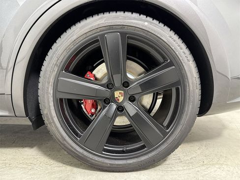New 2026 Porsche Cayenne GTS image 14