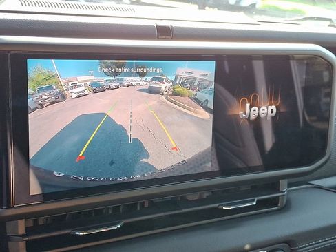 Used 2024 Jeep Wrangler Unlimited Rubicon 4xe AWD/4WD image 17
