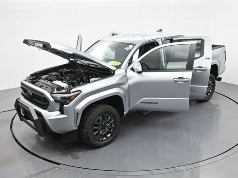 Used 2025 Toyota Tacoma SR5 image 38