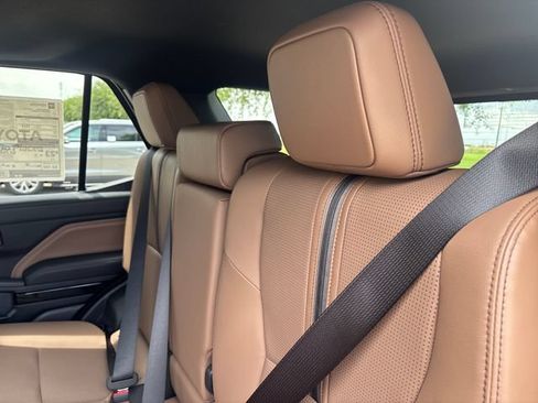 New 2026 Toyota 4Runner Limited AWD/4WD image 12