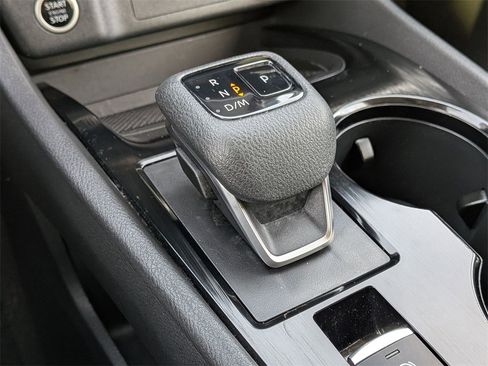 Used 2023 Nissan Rogue SV image 15