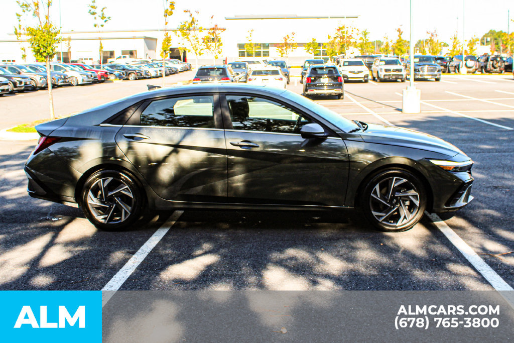 Used 2025 Hyundai Elantra SEL FWD image 8
