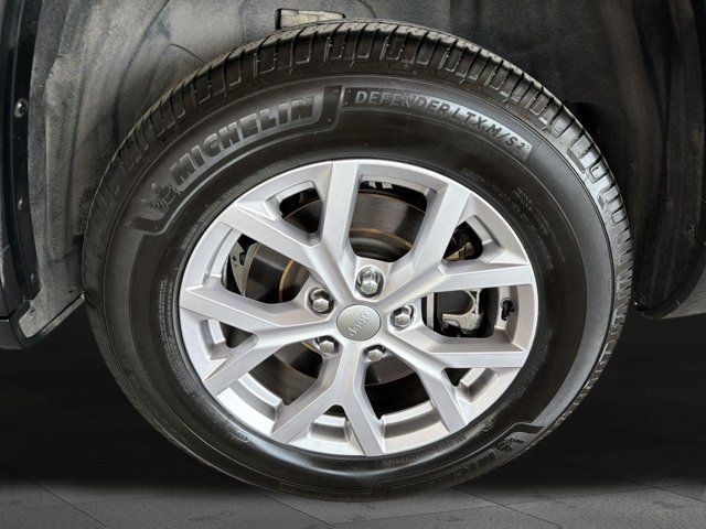 Used 2022 Jeep Grand Cherokee L Limited AWD/4WD image 24