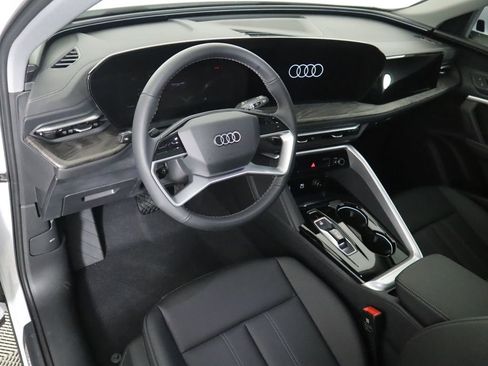 Used 2025 Audi Q5 Premium w/ Convenience Package image 10