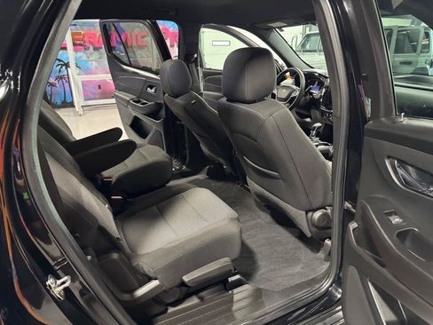 Used 2023 Chevrolet Traverse LT w/ LPO, Cargo Package AWD/4WD image 17