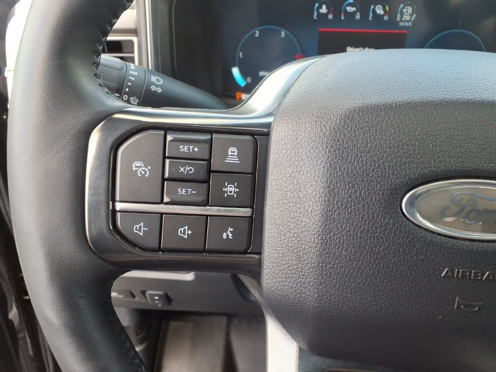 Used 2025 Ford F250 Platinum AWD/4WD image 36