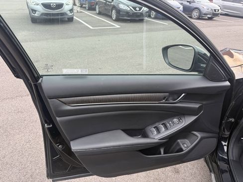 Used 2020 Honda Accord EX image 19