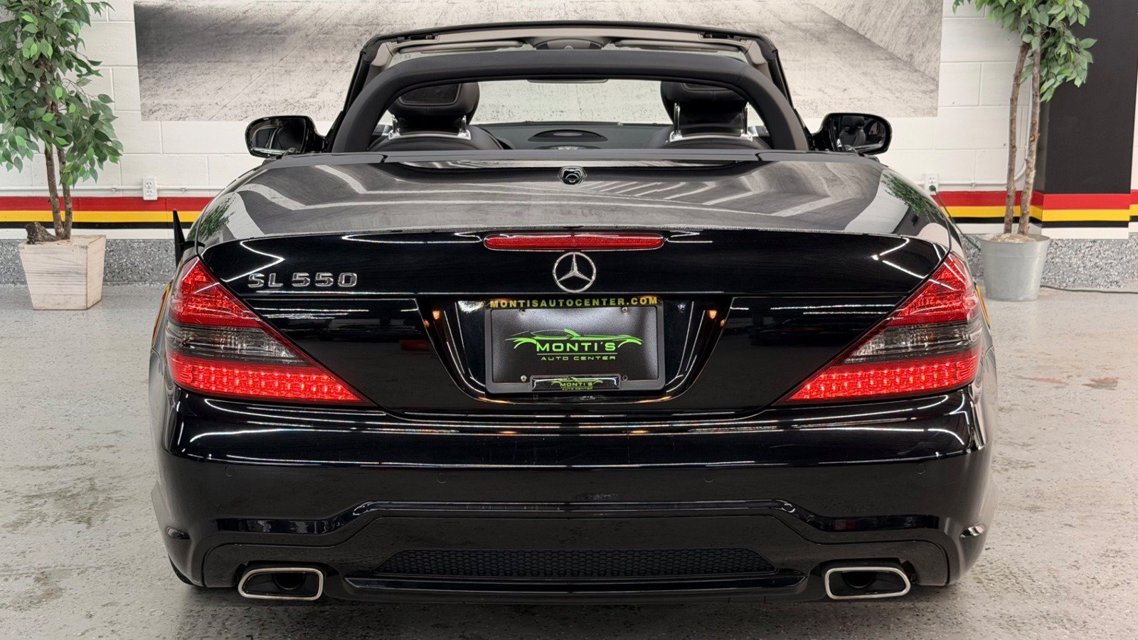 Used 2011 Mercedes-Benz SL 550 image 8
