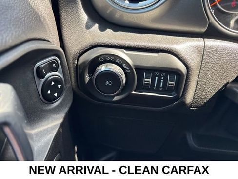 Used 2019 Jeep Wrangler Unlimited Sahara w/ Uconnect 4C Nav & Sound Group image 7