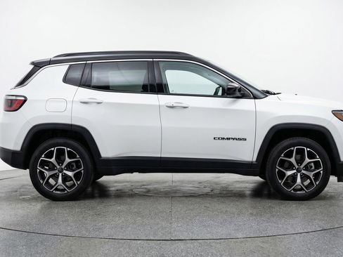 Used 2025 Jeep Compass Limited AWD/4WD image 11