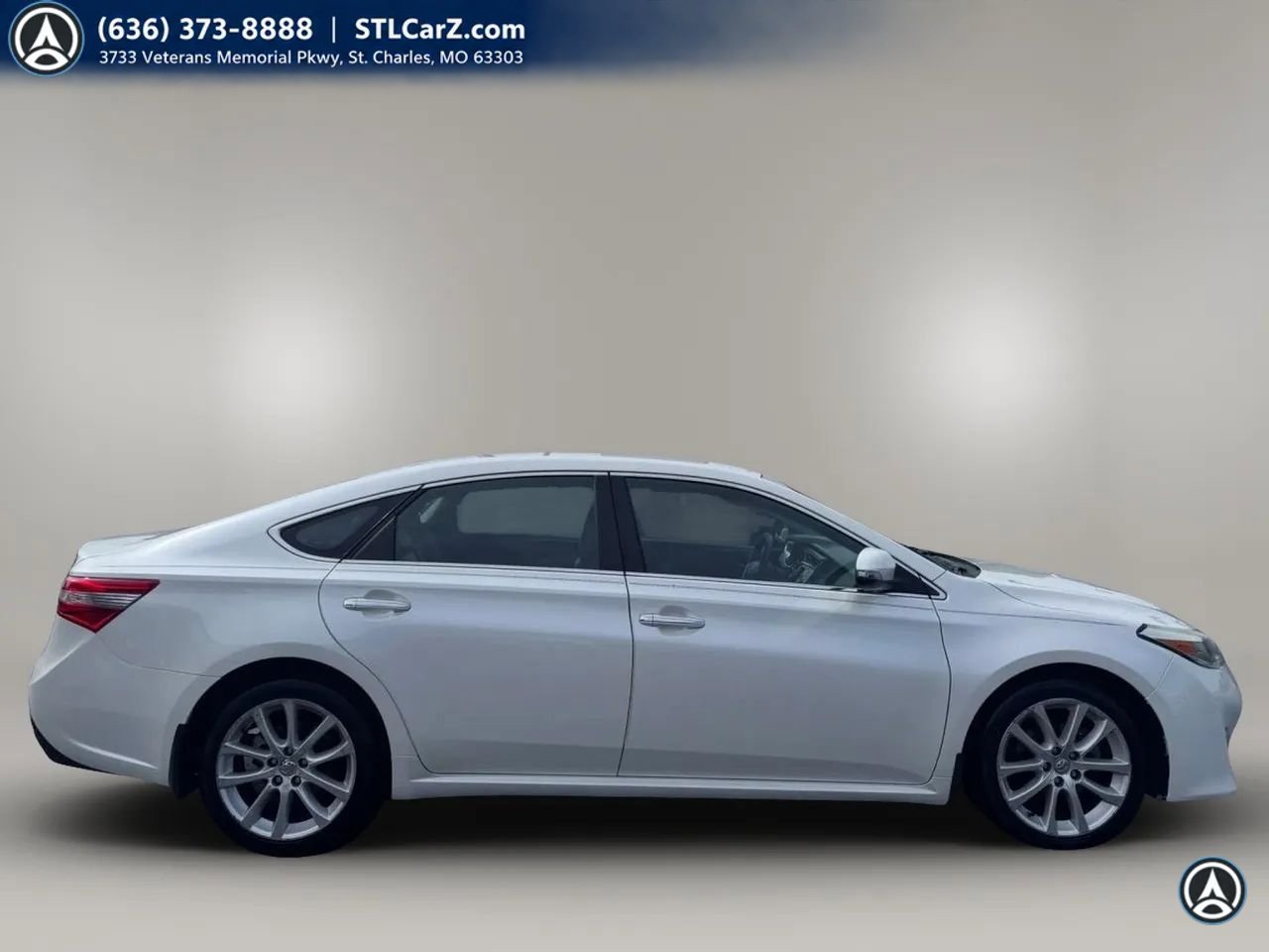 Used 2013 Toyota Avalon Limited FWD image 2