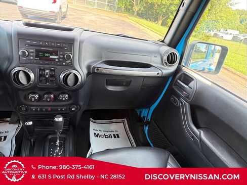 Used 2018 Jeep Wrangler Unlimited Sahara AWD/4WD image 30