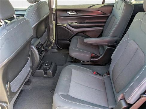 Used 2023 Jeep Grand Cherokee L Laredo image 18