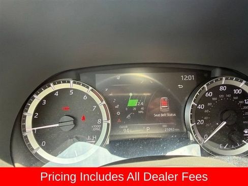 Used 2023 Toyota Highlander XLE FWD image 5