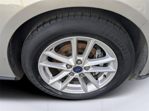 Used 2016 Ford Focus SE image 10