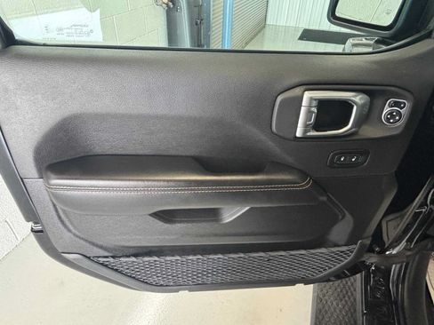 Used 2024 Jeep Wrangler Unlimited Sahara AWD/4WD image 18