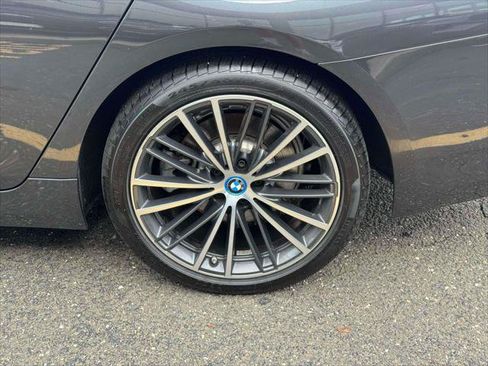 Used 2022 BMW 530e xDrive w/ Executive Package AWD/4WD image 11