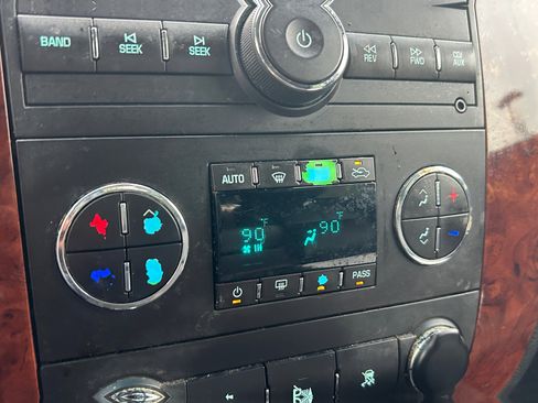 Used 2011 Chevrolet Avalanche LT w/ Texas Edition image 13