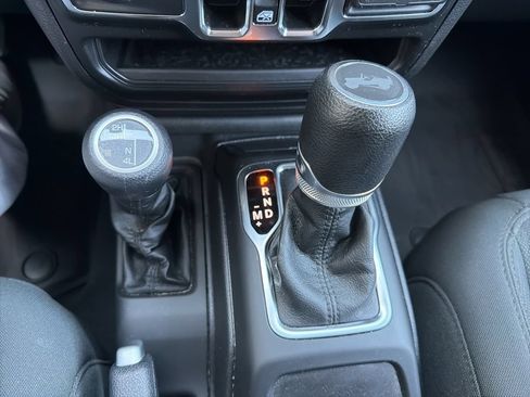 Used 2022 Jeep Wrangler Unlimited Sport AWD/4WD image 58