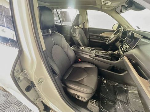 Used 2024 Toyota Grand Highlander AWD image 30