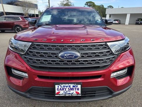 Used 2022 Ford Explorer XLT w/ Equipment Group 202A image 3