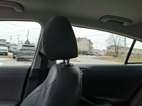 Used 2020 Hyundai Ioniq Limited image 17