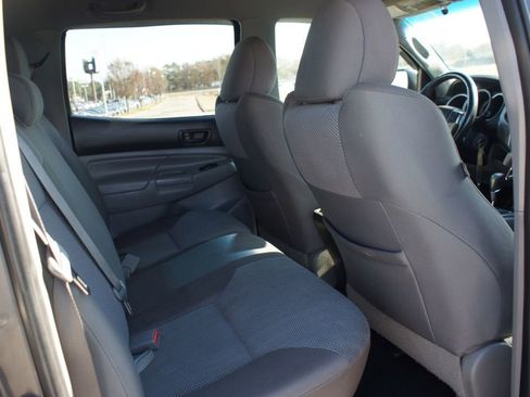 Used 2014 Toyota Tacoma PreRunner image 18