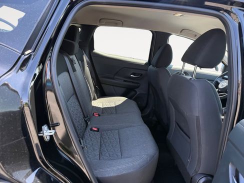 Used 2025 Nissan Kicks SV AWD/4WD image 19
