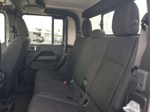 Used 2022 Jeep Gladiator Overland w/ Trailer Tow Package image 13