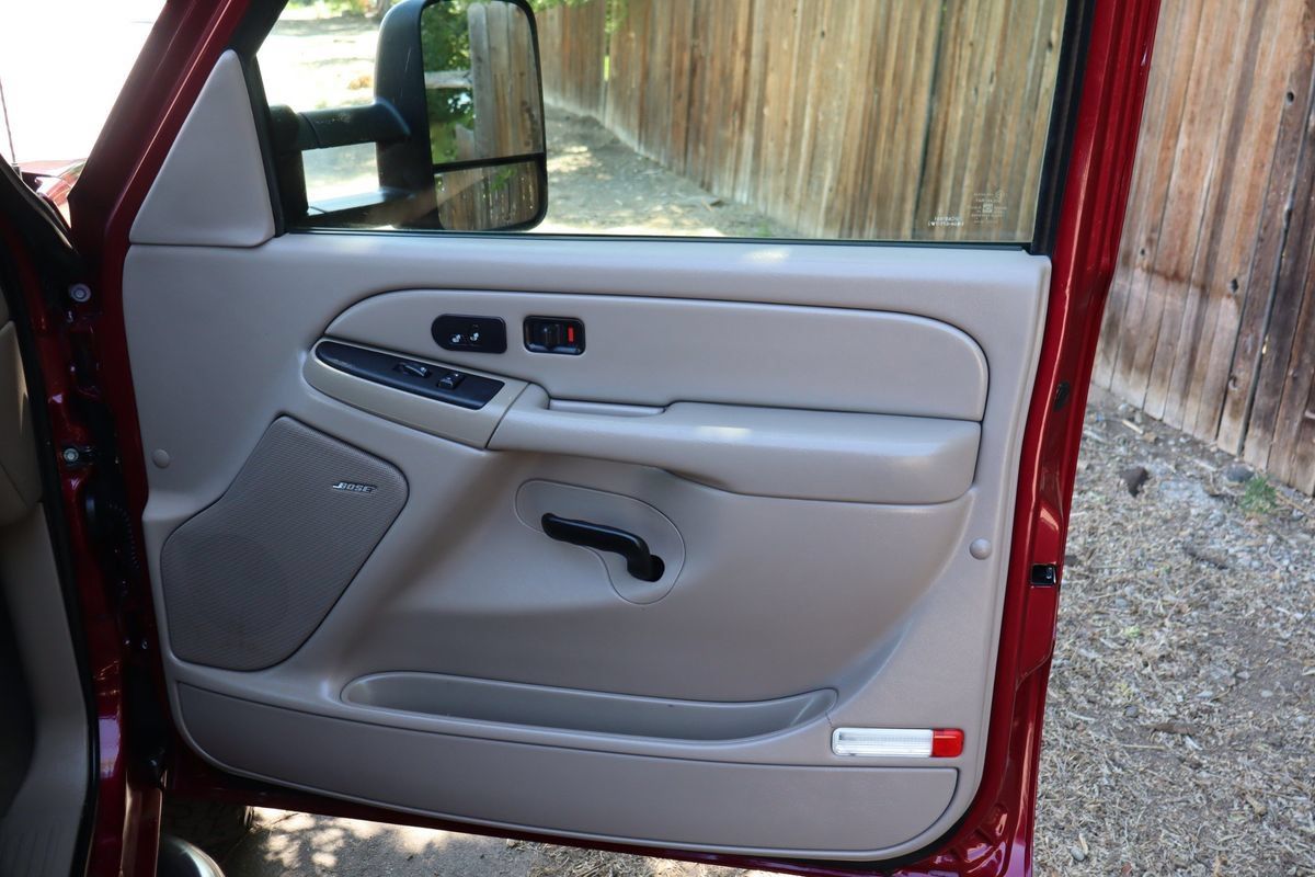 Used 2006 Chevrolet Silverado 2500 LT w/ Onstar Plus Package AWD/4WD image 25