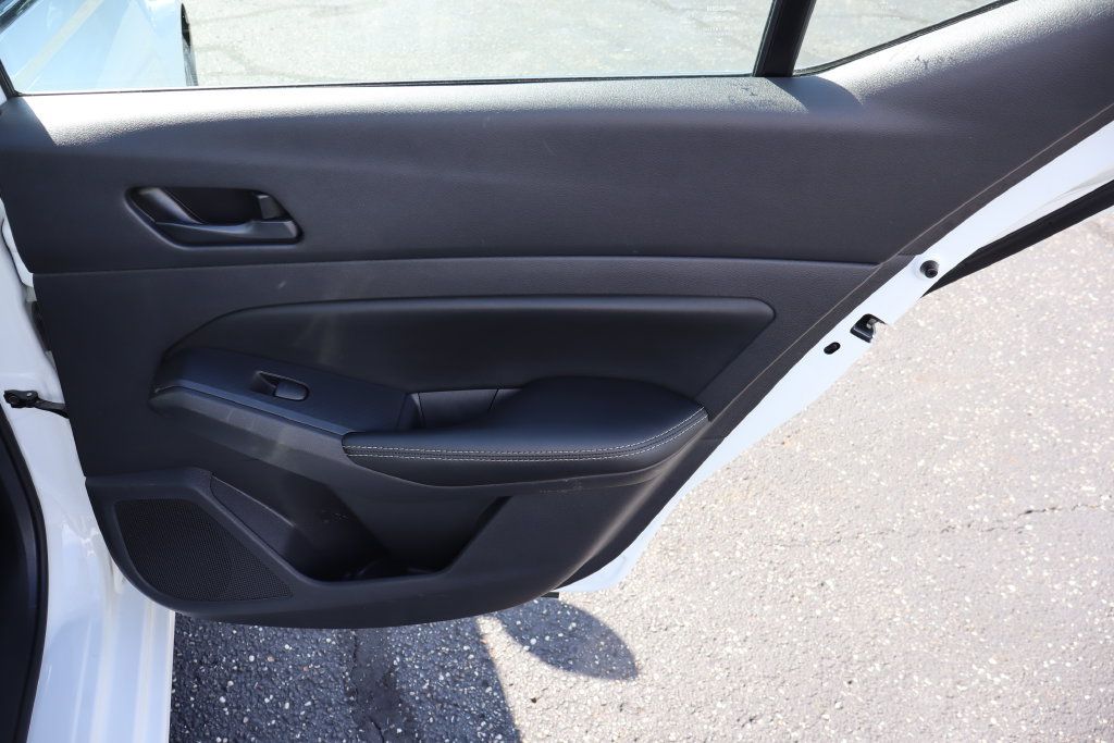 Used 2024 Nissan Altima 2.5 SV w/ SV Premium Package FWD image 31