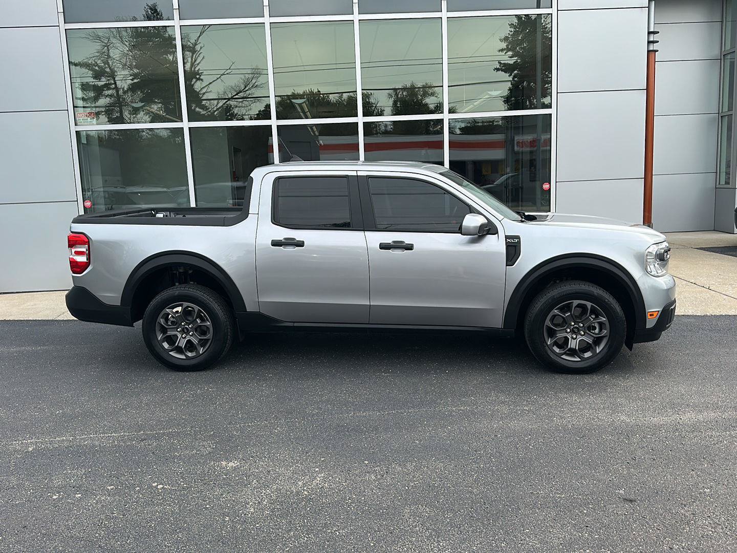 Used 2023 Ford Maverick XLT w/ XLT Luxury Package FWD image 2