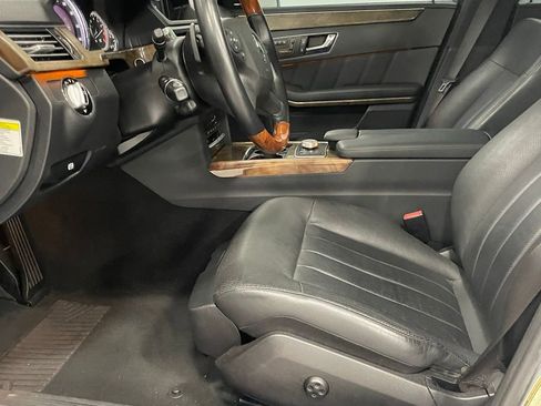 Used 2010 Mercedes-Benz E 550 4MATIC Sedan w/ Premium 2 Pkg image 11