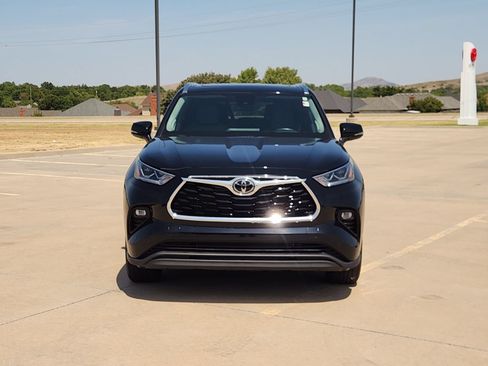 Used 2022 Toyota Highlander Limited FWD image 7